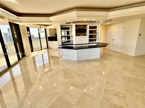 2000 Island Boulevard Aventura FL 33160