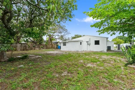 4520 SW 33rd Drive West Park FL 33023