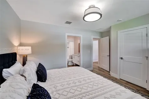 2832 NE 26th Street Fort Lauderdale FL 33305