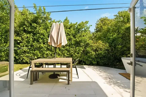 725 W 51st Street Miami Beach FL 33140