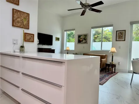 7800 Collins Avenue Miami Beach FL 33141
