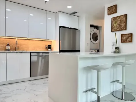 7800 Collins Avenue Miami Beach FL 33141