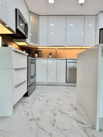 7800 Collins Avenue Miami Beach FL 33141