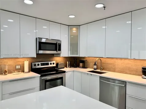 7800 Collins Avenue Miami Beach FL 33141
