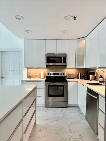 7800 Collins Avenue Miami Beach FL 33141