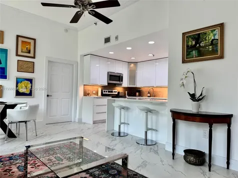 7800 Collins Avenue Miami Beach FL 33141