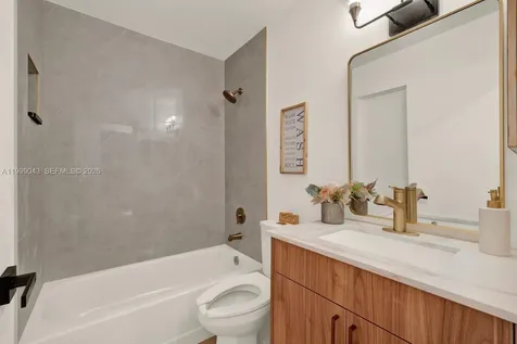10441 Mahogany Key Circle Miami FL 33196