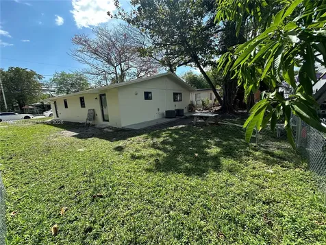 3689 William Avenue Miami FL 33133