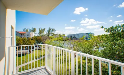 8260 SW 210th Street Cutler Bay FL 33189