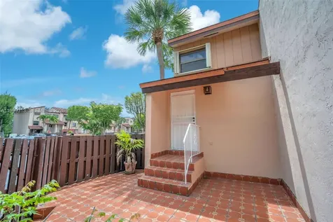 685 W Park Drive Miami FL 33172
