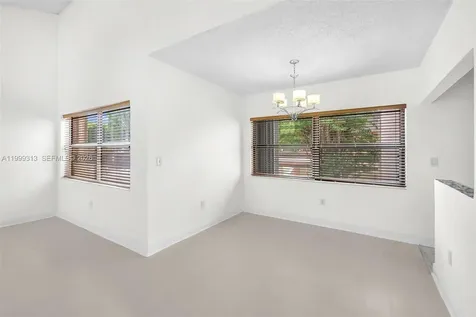 685 W Park Drive Miami FL 33172