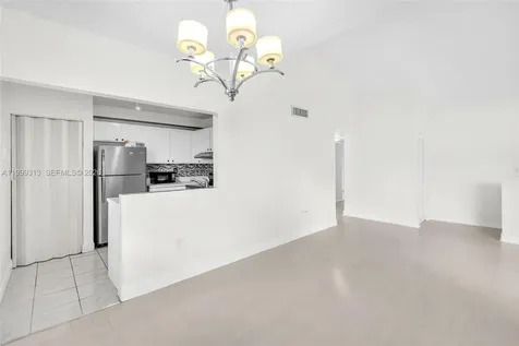 685 W Park Drive Miami FL 33172