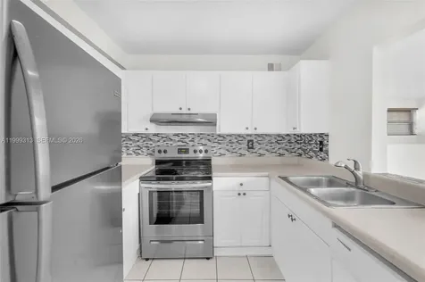 685 W Park Drive Miami FL 33172