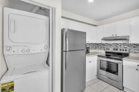 685 W Park Drive Miami FL 33172