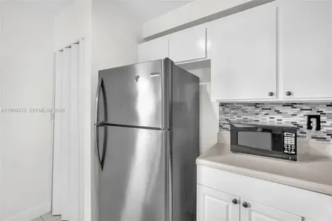 685 W Park Drive Miami FL 33172