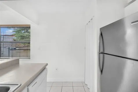 685 W Park Drive Miami FL 33172