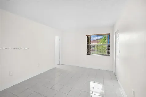 685 W Park Drive Miami FL 33172