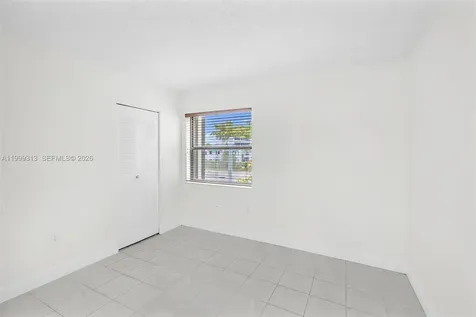 685 W Park Drive Miami FL 33172