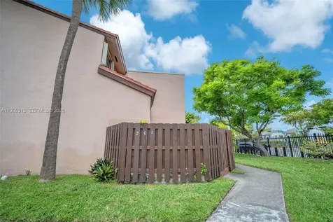 685 W Park Drive Miami FL 33172