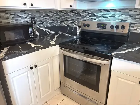 685 W Park Drive Miami FL 33172