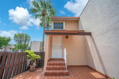 685 W Park Drive Miami FL 33172