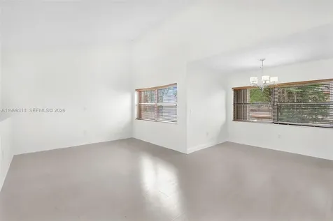 685 W Park Drive Miami FL 33172