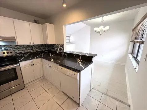 685 W Park Drive Miami FL 33172