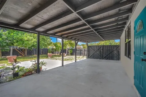 7022 SW 19th Court North Lauderdale FL 33068