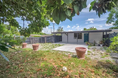 7022 SW 19th Court North Lauderdale FL 33068