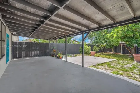 7022 SW 19th Court North Lauderdale FL 33068