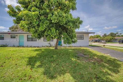 7022 SW 19th Court North Lauderdale FL 33068
