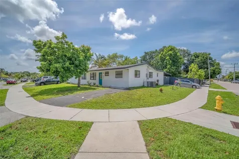 7022 SW 19th Court North Lauderdale FL 33068