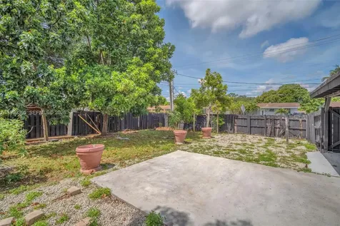 7022 SW 19th Court North Lauderdale FL 33068