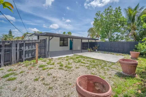 7022 SW 19th Court North Lauderdale FL 33068