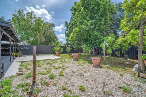 7022 SW 19th Court North Lauderdale FL 33068