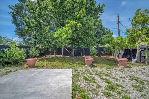 7022 SW 19th Court North Lauderdale FL 33068