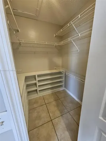 2527 W 76th Street Hialeah FL 33016
