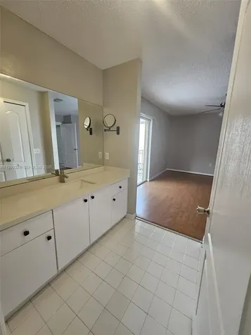 2527 W 76th Street Hialeah FL 33016