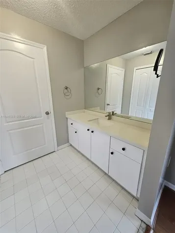 2527 W 76th Street Hialeah FL 33016