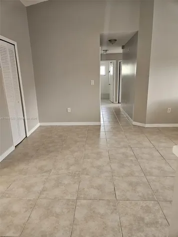 2527 W 76th Street Hialeah FL 33016