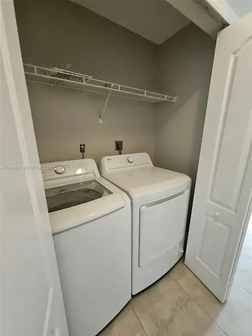 2527 W 76th Street Hialeah FL 33016