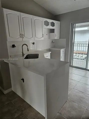2527 W 76th Street Hialeah FL 33016