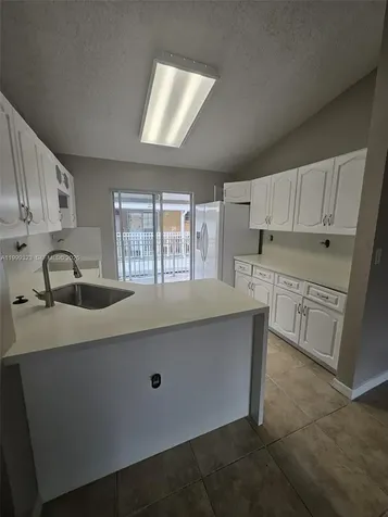 2527 W 76th Street Hialeah FL 33016