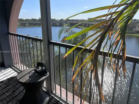 4025 N Nob Hill Road Sunrise FL 33351