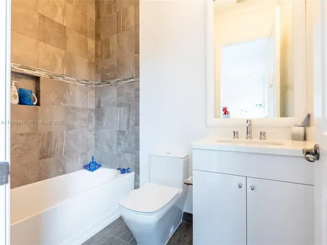 4950 E Sterling Ranch Circle Davie FL 33314
