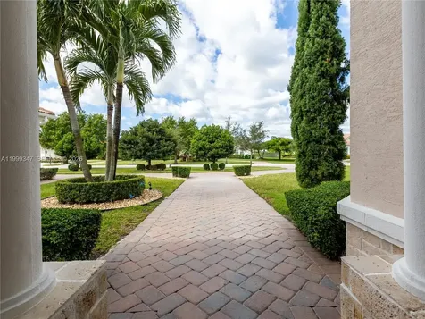 4950 E Sterling Ranch Circle Davie FL 33314