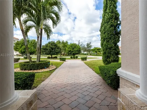 4950 E Sterling Ranch Circle Davie FL 33314