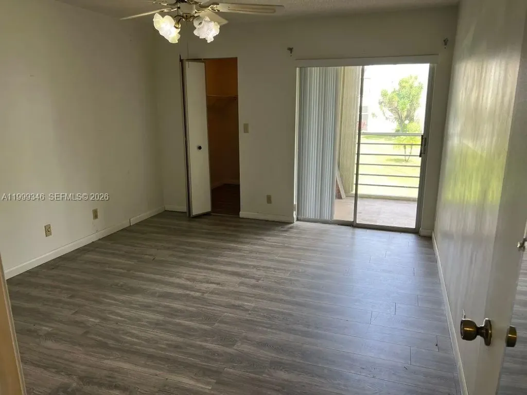3186 Via Poinciana Lake Worth FL 33467
