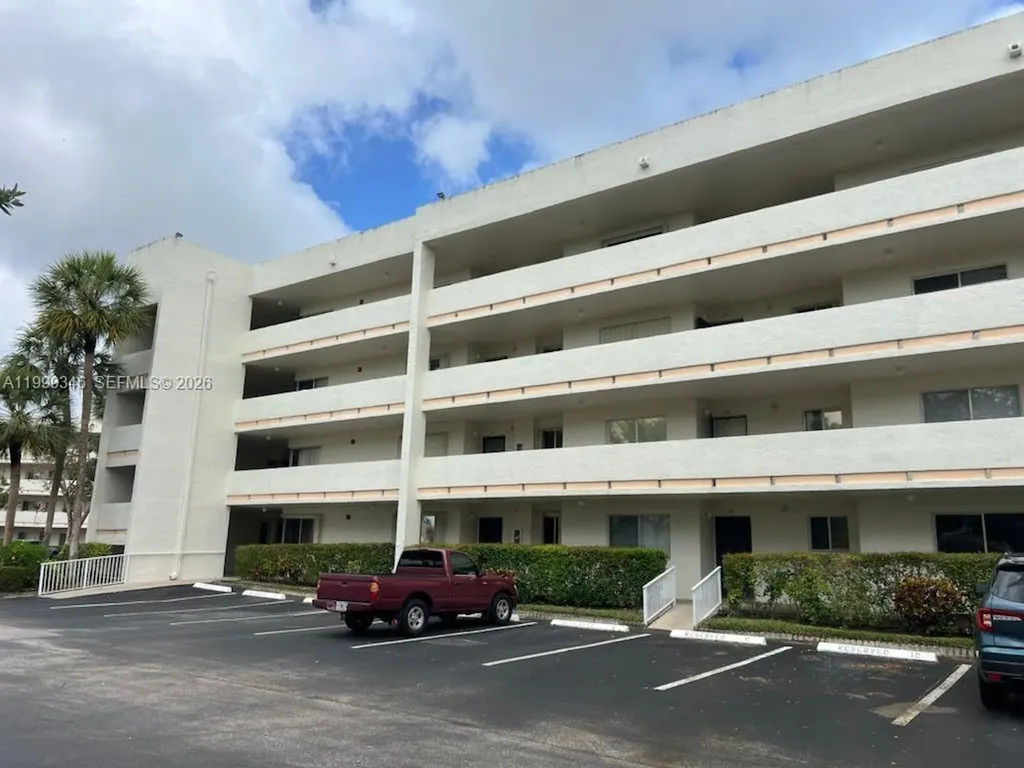 3186 Via Poinciana Lake Worth FL 33467
