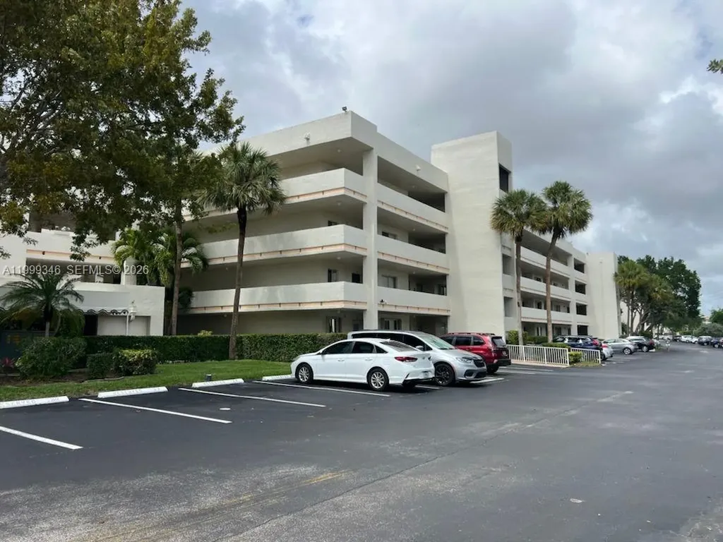 3186 Via Poinciana Lake Worth FL 33467